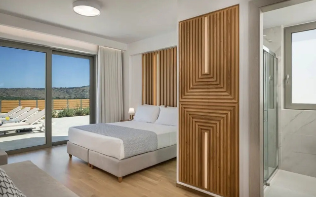 Landscaped Villa With Private Pool Fenced Area and Mountain Views
