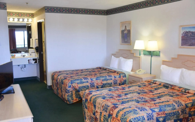 Navajoland Inn