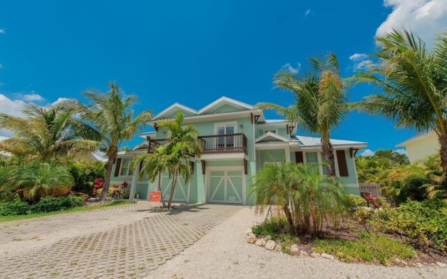 Azure Beach House Apartment 3