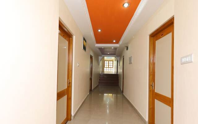 OYO 13807 Hotel Gurupriya