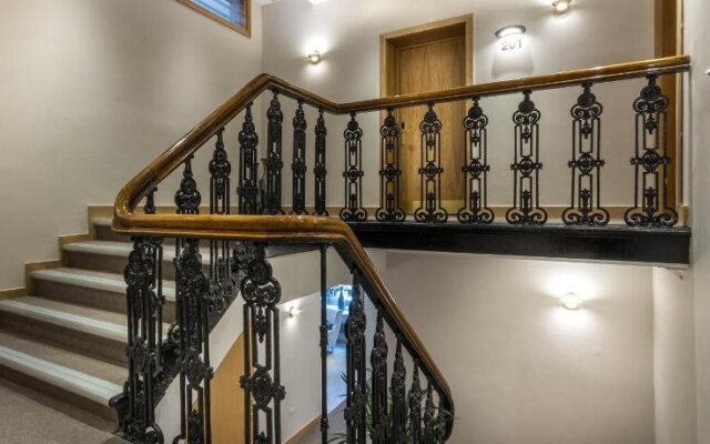 Basinghall Suites
