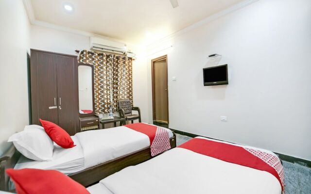 OYO 14178 Hotel Sea City