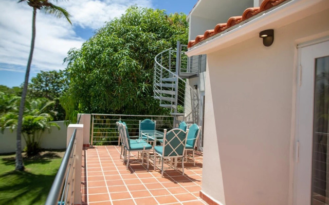 Newly Remodeled Townhouse w Private Pool Sc40