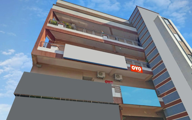 OYO Flagship 80633 Sai Mansion