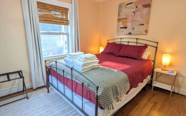 Stylish Durham Retreat - Walkable, Sleeps 6
