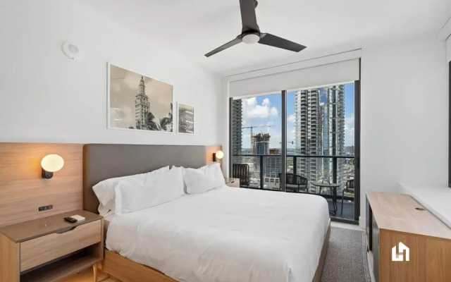 Stylish Apartments with Partial Ocean Views in Downtown