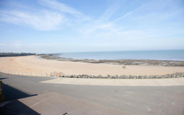 Seascape Retreat with Parking