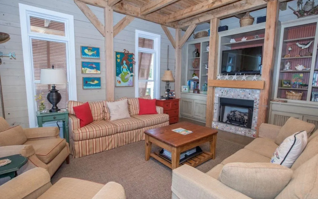 Sugar Shack 4 Bedroom Home by RedAwning