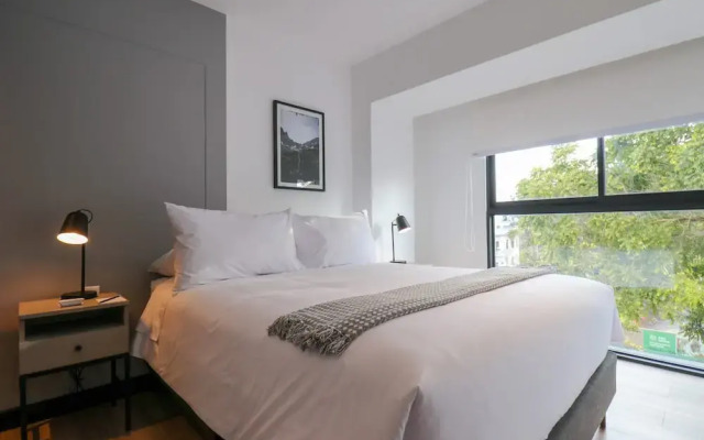w Marvelous 1BR w Balcony in San Isidro