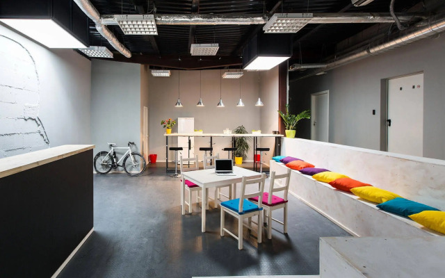 Fabrika Hostel - Vozduh Group