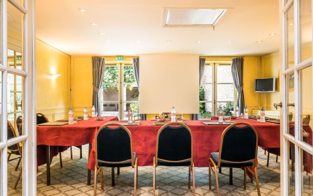 Aigle Noir Hotel Fontainebleau - MGallery Collection