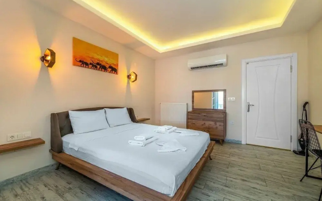 Nakas Suites