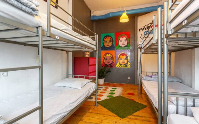 Fabrika Hostel & Gallery