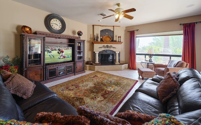 Valley View Villa - Private Pool - Hidden Bedroom