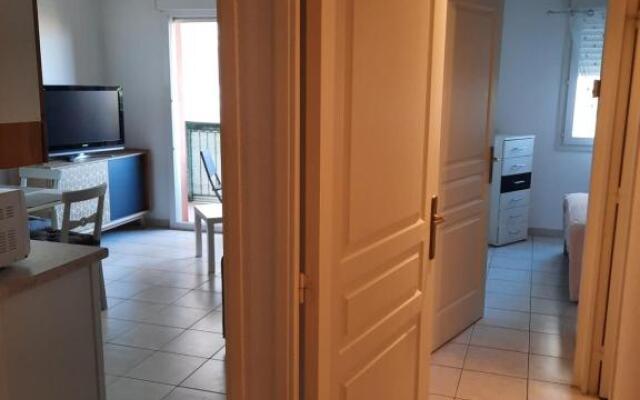 joli F2 46m2 menton centre, balcon,parking