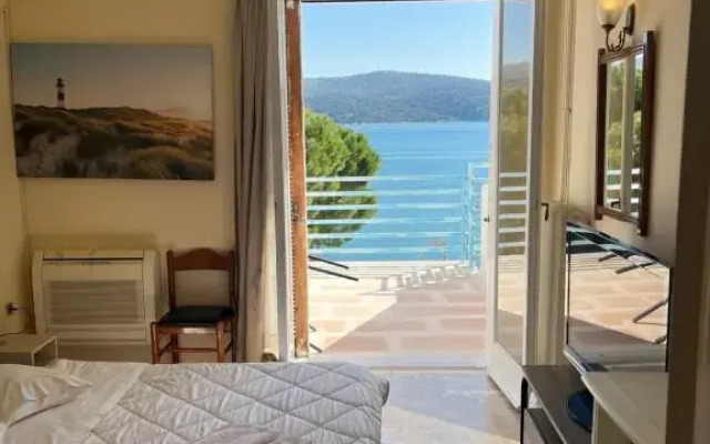 Stratos Hotel