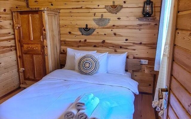 Derin Tas-Bungalow