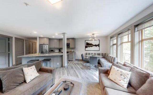 Eagle Springs East 206: White Fir Suite