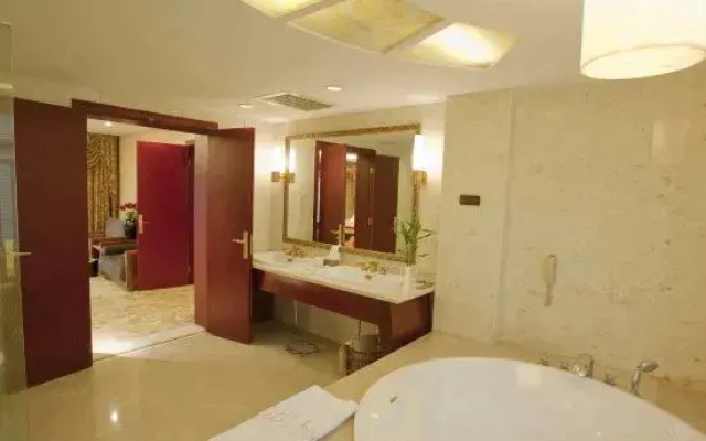 Shiwai Taoyuan Hotel