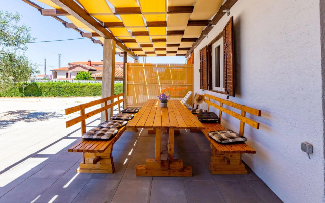 Šjor 2 BDR Apartment w grill