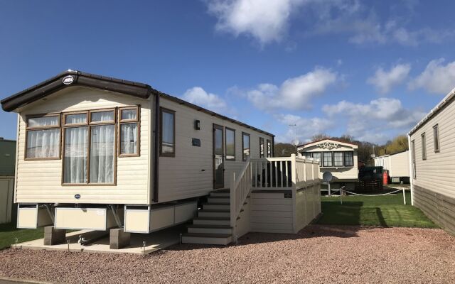 Beautiful 2-bed Caravan in Stratford-upon-avon