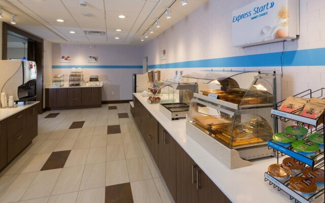 Holiday Inn Express Auburn Hills South by IHG