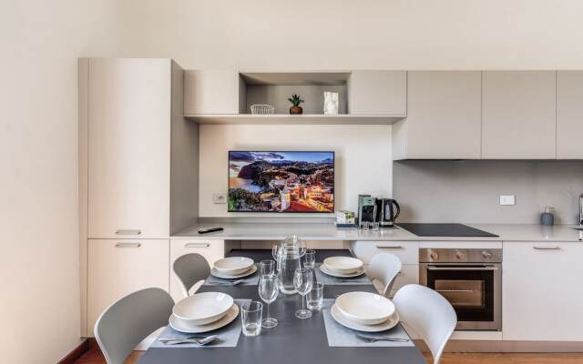 AwesHome Luxury Apartment