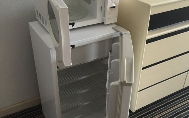 Scottish Inn & Suites