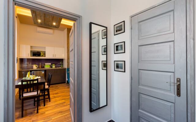 Luxury Downtown Apartment