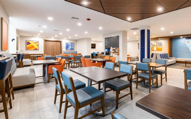 Holiday Inn Express Van Nuys by IHG