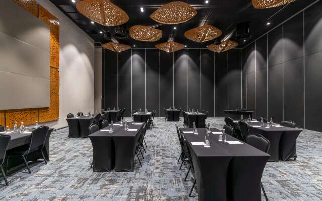 Radisson Hotel and Convention Centre OR Tambo Airport