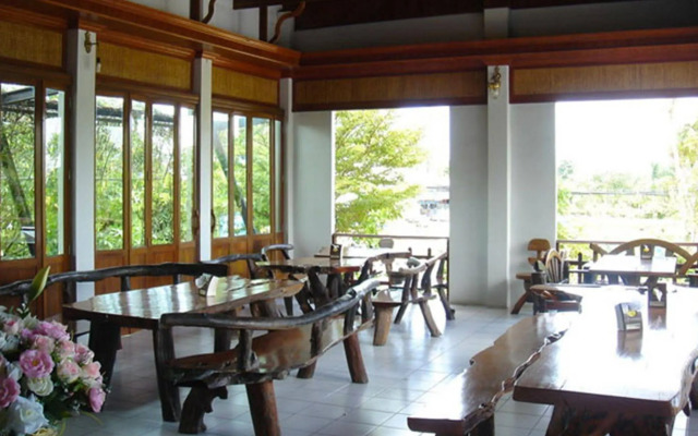 Thong Paeka Hotel