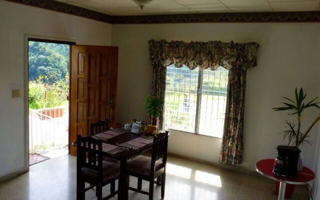 Autana Bed and Breakfast - Hostel