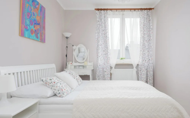 Warsaw Apartment With Parking by Renters