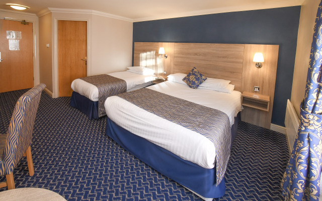 The Queens Hotel & Victoria Cloisters