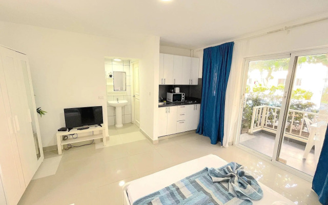 Relax Studios Deluxe POOL WIFI BEACH