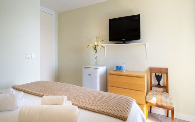 Villa Lola - Four Bedroom Villa With Sea View