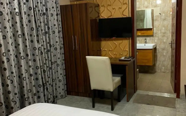 Royal Marquis Hotel