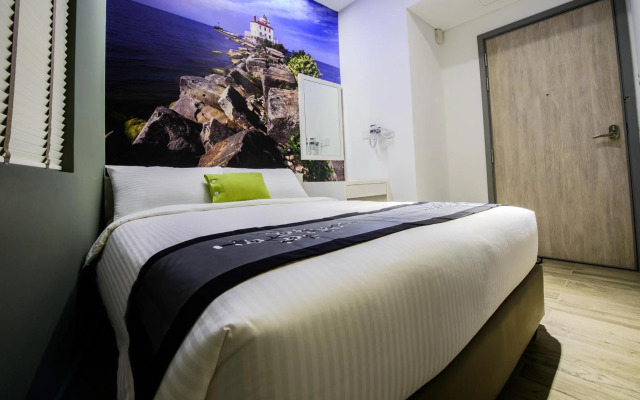 J8 Hotel