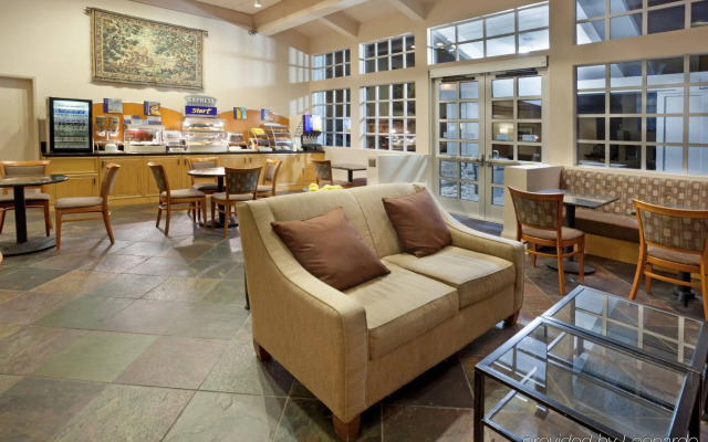 Holiday Inn Express Monterey-Cannery Row by IHG