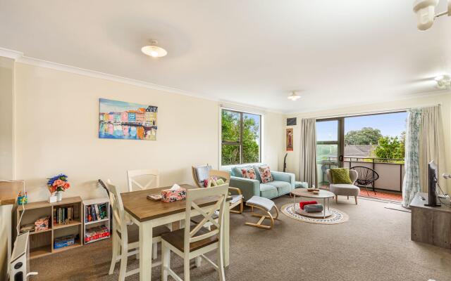 Lovely 2-Bedroom Apartment with Free Parking
