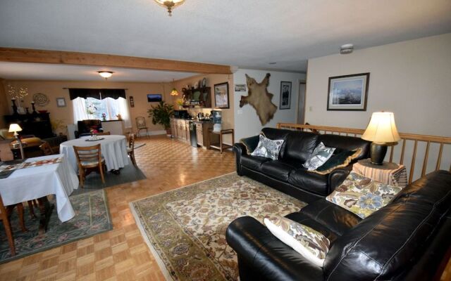 Alaska Grizzly Lodge