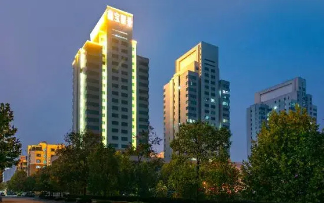 Xinbao Lijing Hotel (Shayang Hehua Road Food Street)