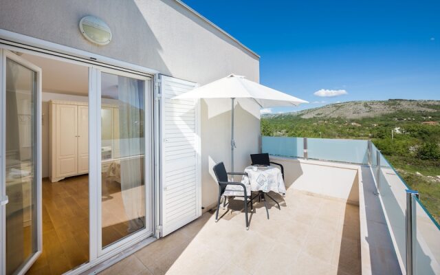 Stunning Villa Sofia With Heated Pool IN Split Hinterland