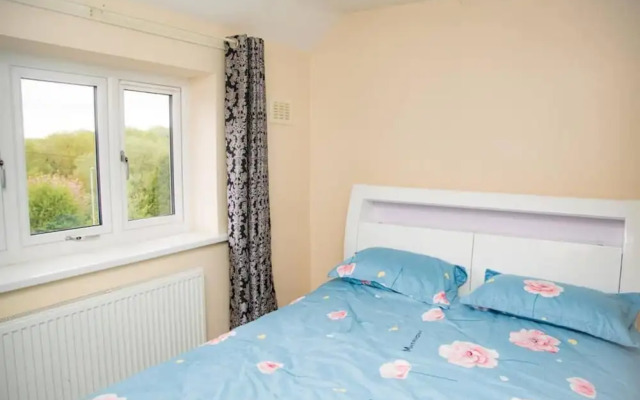 2bed House- Dudley-garden-wifi-tv