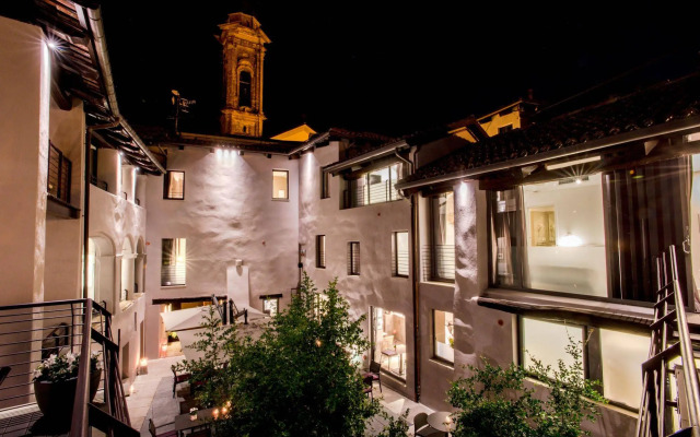 Uve Rooms & Wine Bar