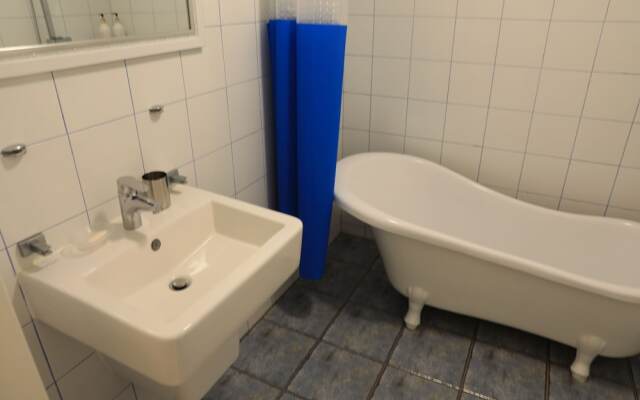 Love Jeju Sanbangsan Guesthouse - Hostel