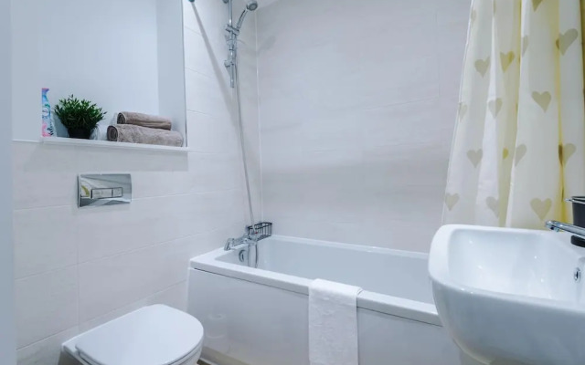 Stunning 3-bed House in Salford