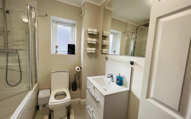 Charming 3-bed House in Levenshulme, Manchester