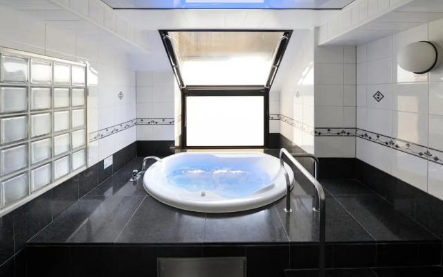 Iwatsuki Waterhotel Mw - Adult Only